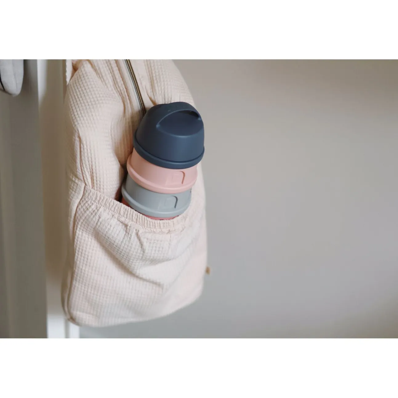 Boite Doseuse 4 Compartiments Mineral Grey /Pink